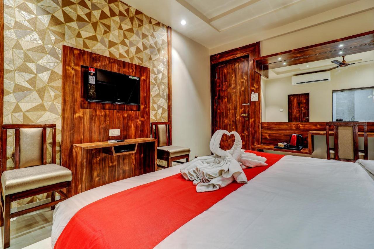 Hotel Apratim Lodging & Boarding Ulhāsnagar Zewnętrze zdjęcie