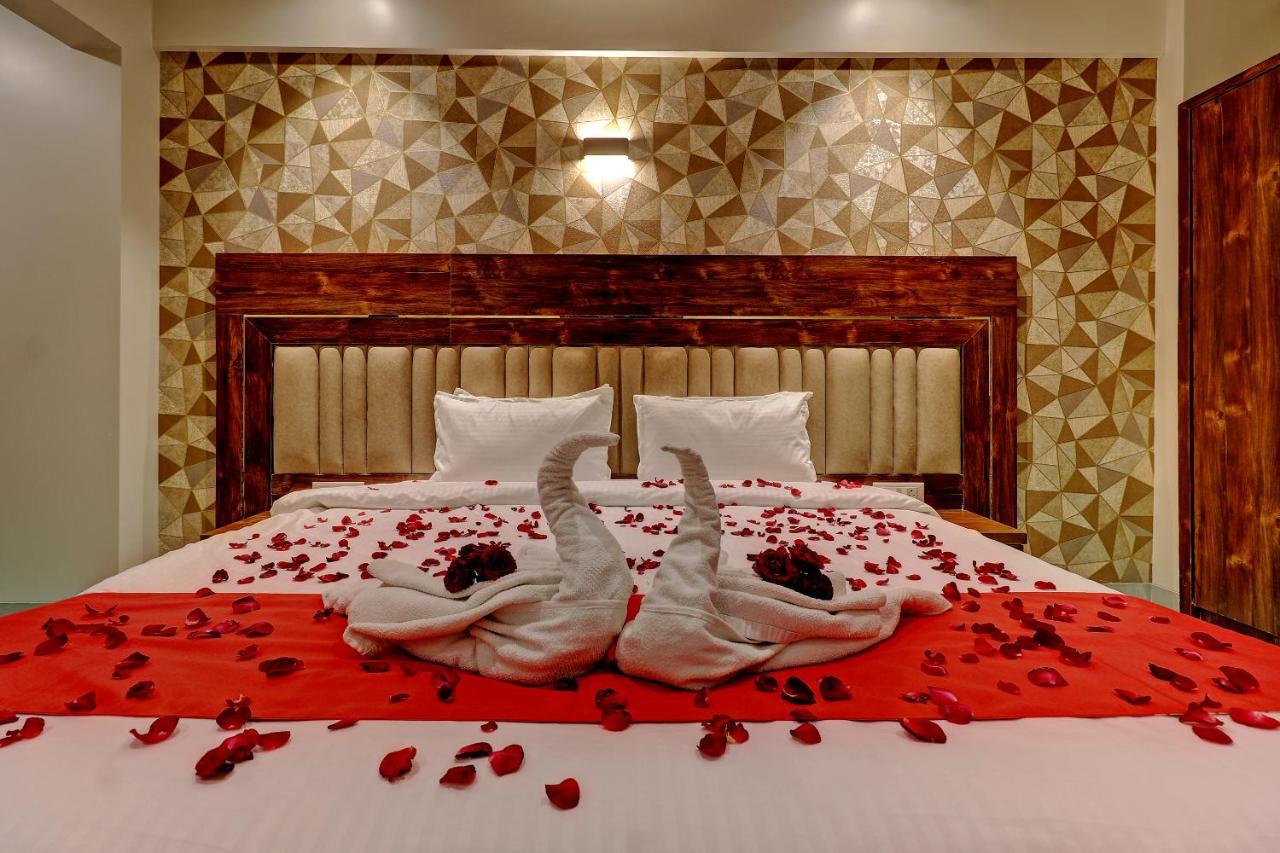 Hotel Apratim Lodging & Boarding Ulhāsnagar Zewnętrze zdjęcie