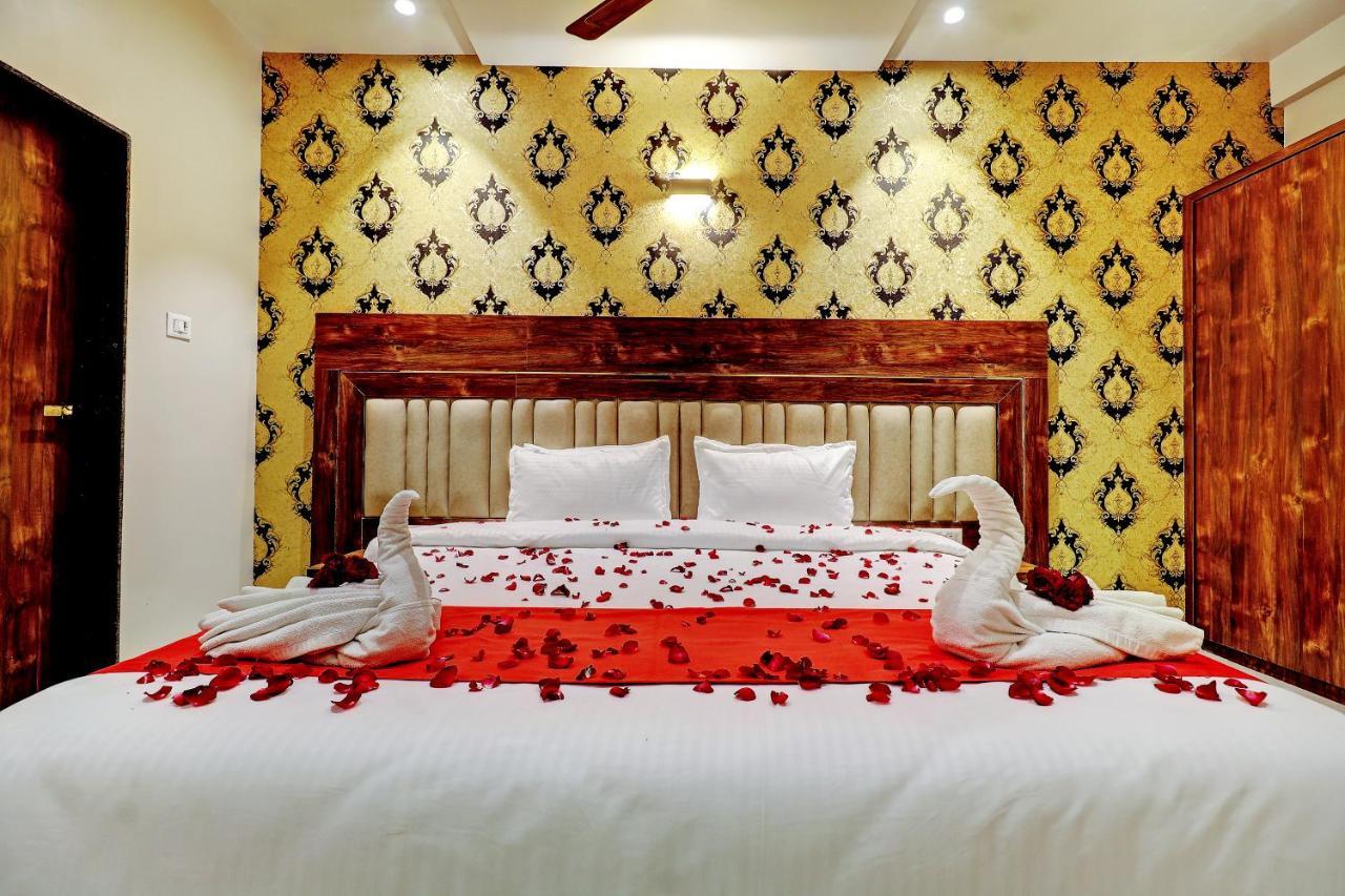 Hotel Apratim Lodging & Boarding Ulhāsnagar Zewnętrze zdjęcie