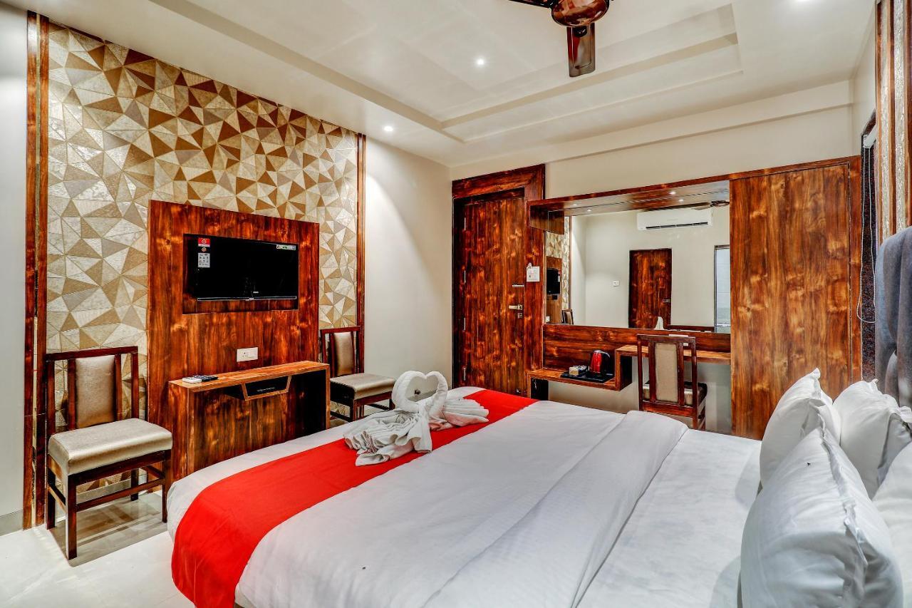 Hotel Apratim Lodging & Boarding Ulhāsnagar Zewnętrze zdjęcie
