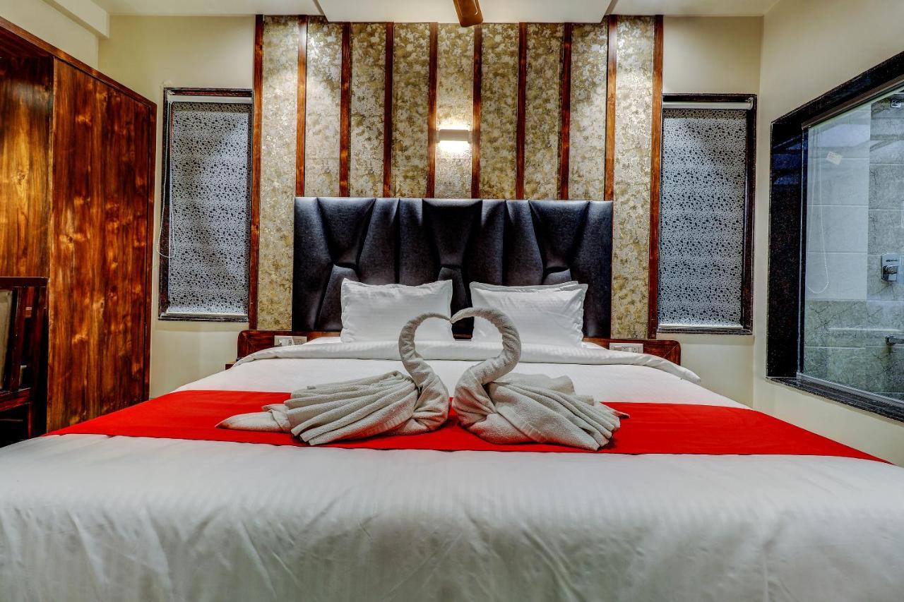 Hotel Apratim Lodging & Boarding Ulhāsnagar Zewnętrze zdjęcie