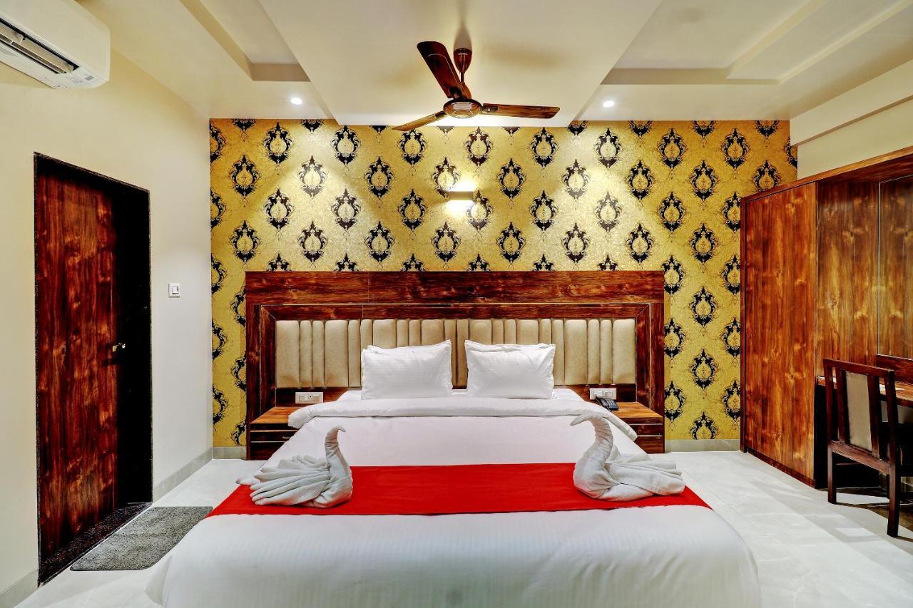 Hotel Apratim Lodging & Boarding Ulhāsnagar Zewnętrze zdjęcie