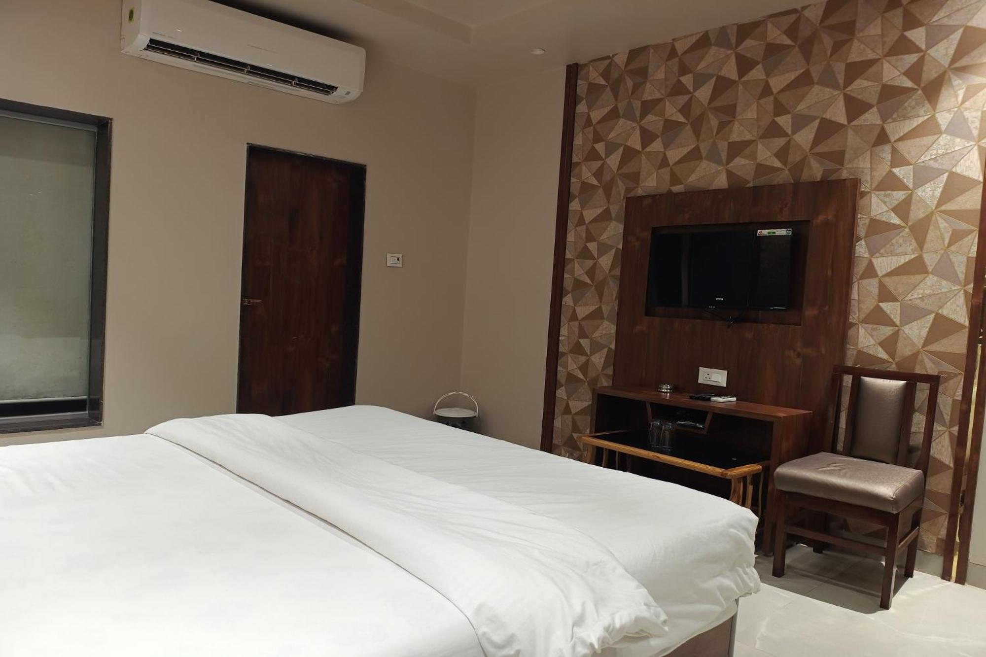 Hotel Apratim Lodging & Boarding Ulhāsnagar Zewnętrze zdjęcie